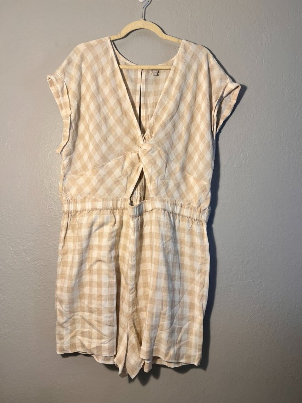 Like New XXL LOFT Beach Romper Beige Gingham Twist Front Cutout